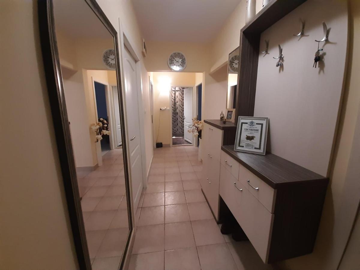 Luny Apartment Ruse Esterno foto