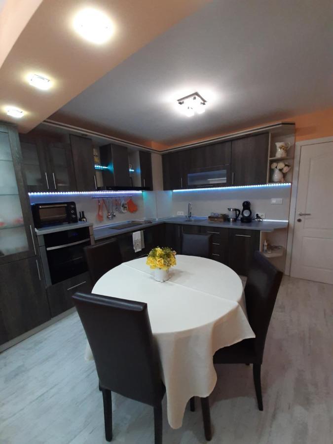 Luny Apartment Ruse Esterno foto