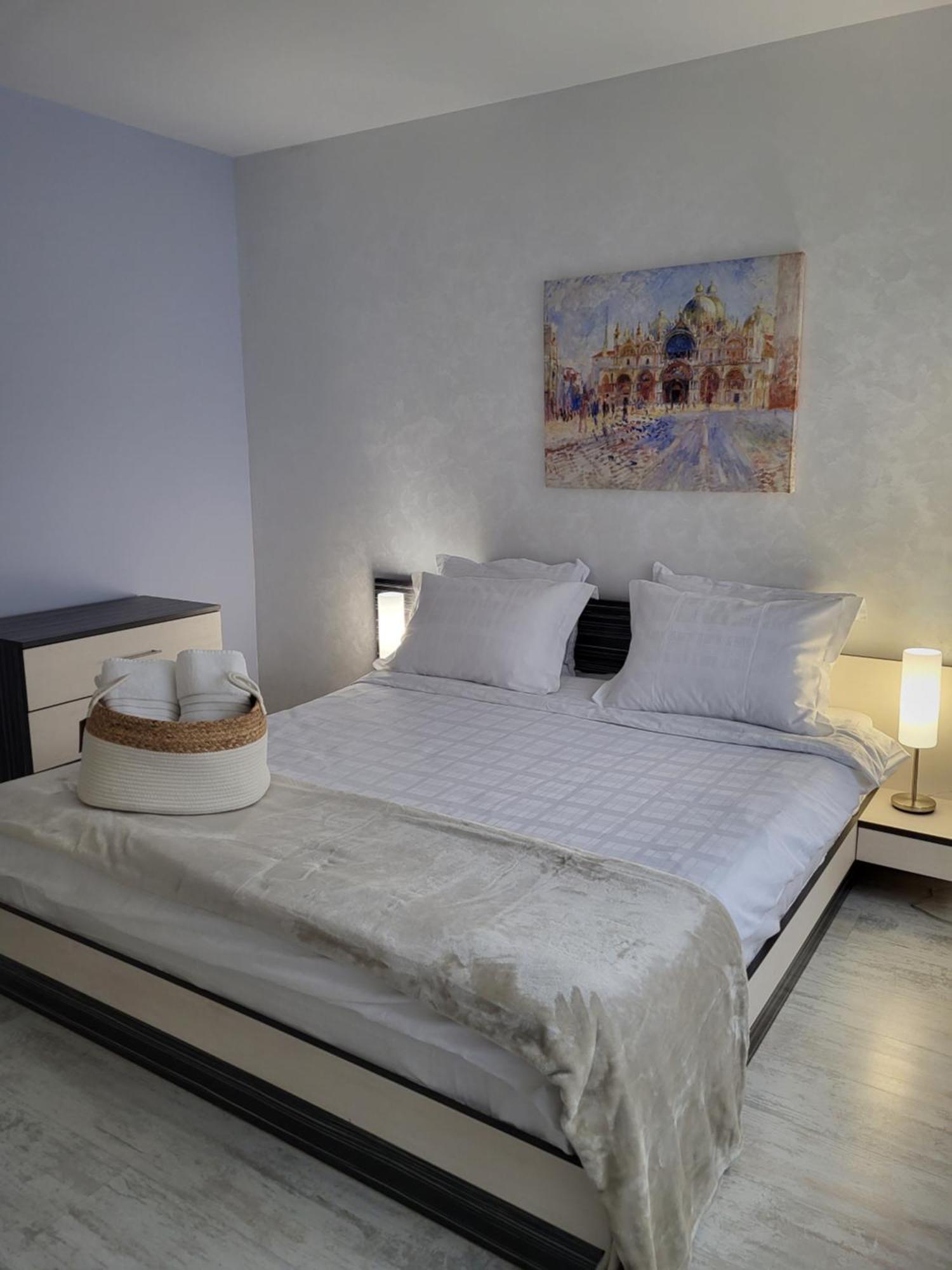 Luny Apartment Ruse Esterno foto