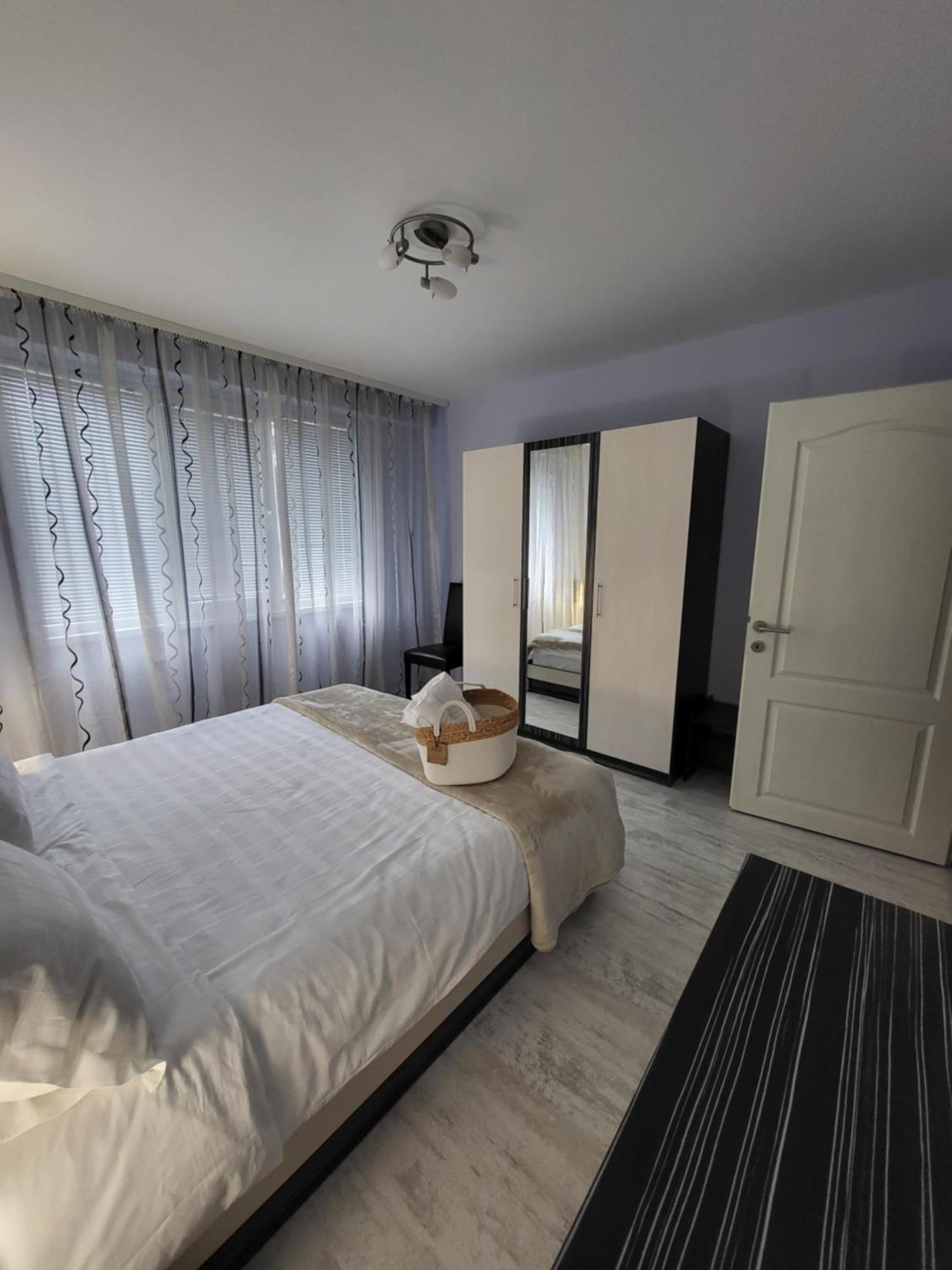 Luny Apartment Ruse Esterno foto